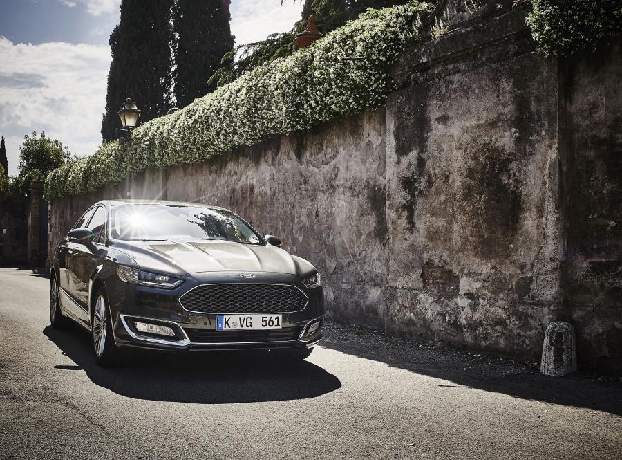 Ford Vignale Mondeo Sedan 2015 года  (фото 6 из 16)